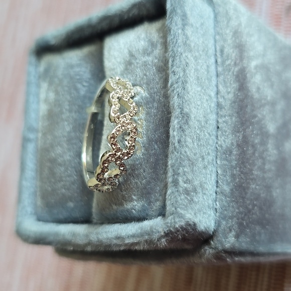LUXE BRAND WOMEN'S FASHION JEWELRY SILVERTONE HEART RING SIZE 9 - Picture 3 of 9